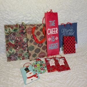 ❤️ Christmas Holiday Gift Bags New And Used 9 Piece lot